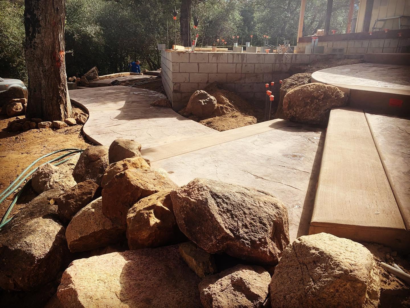 Retaining wall detail and construction
